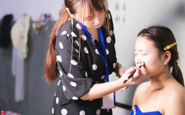 杭州化妆培训学校排名推荐